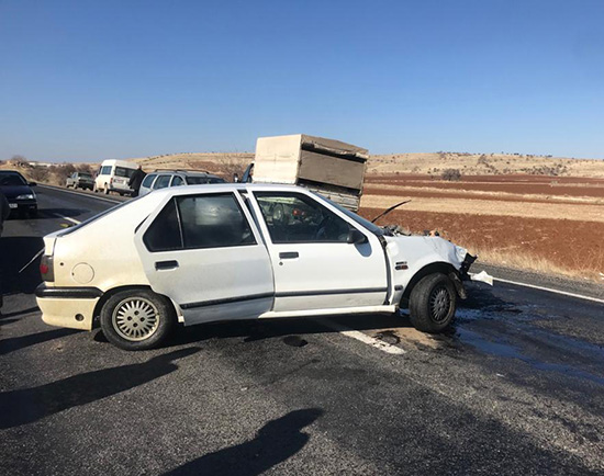 cift-tarafli-kaza-midyat-acirli-yolu-uzeri-iki-arac-kafa-kafaya-carpisti-(1).jpeg