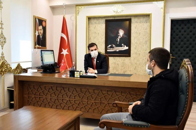 unutulan-300-bin-euroyu-sahibine-teslim-eden-nusaybinli-taksiciden-helal-kazanc-vurgusu--.jpg unutulan-300-bin-euroyu-sahibine-teslim-eden-nusaybinli-taksiciden-helal-kazanc-vurgusu--.jpg