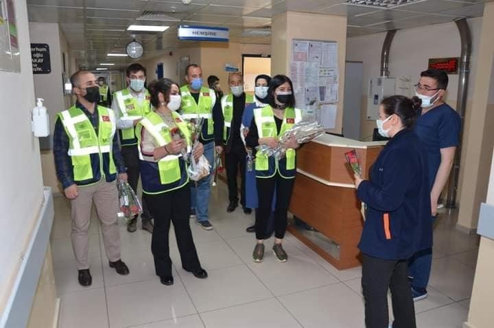 Midyat Belediyesi Çalışanları Sağlık çalışanlarının tıp bayramını kutlad galerisi resim 3