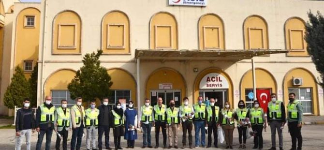 Midyat Belediyesi Çalışanları Sağlık çalışanlarının tıp bayramını kutlad