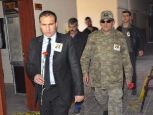 Öğretmenler Gününde Şehit Kaymakam Unutulmadı