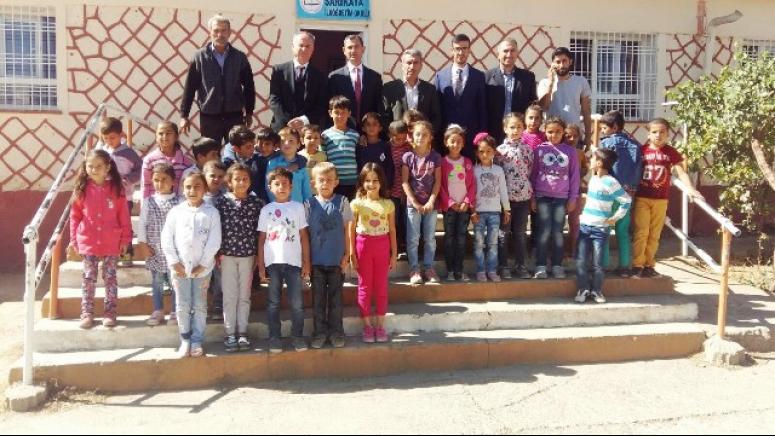 Sarı, Midyat Sarıkaya İlkokulu’nu Ziyaret Etti