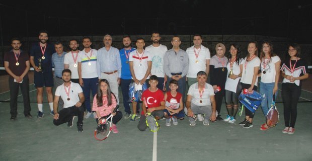 Belediye Yaz Tenis Turnuvası Sona Erdi