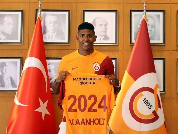 Aanholt 3 yıllığına Galatasaray'da