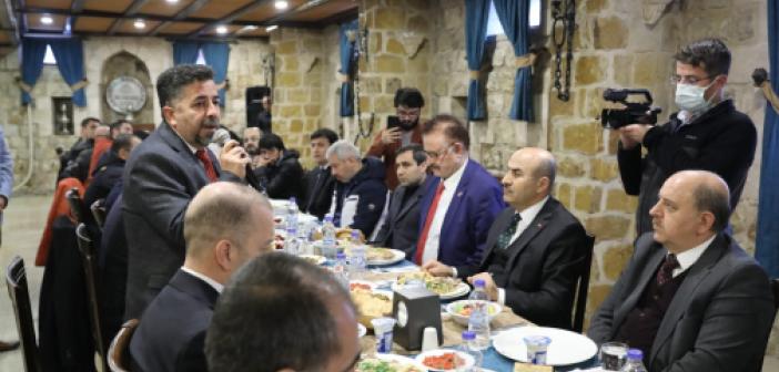 Vali Demirtaş çalışan gazeteciler ile bir araya geldi