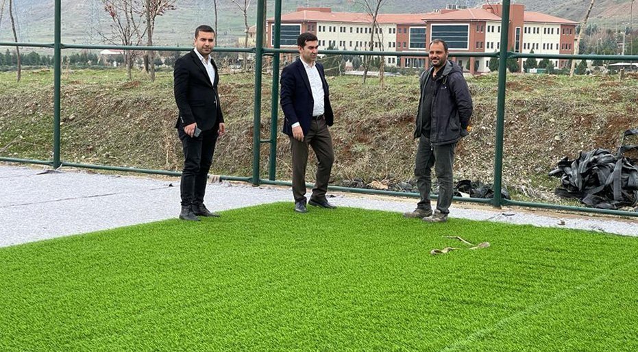 Dargeçit’te Halı Saha Yapım Çalışmaları Devam Ediyor