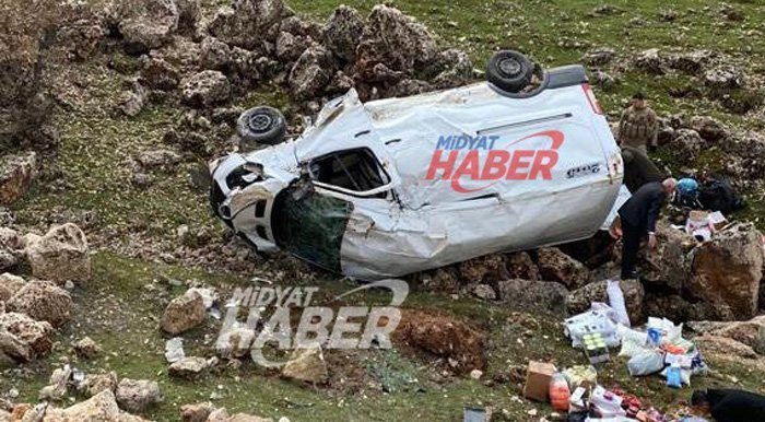 Dargeçit-İdil yolu Kılavuz mevkisinde kaza 12 yaralı.