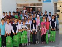 İş Adamı Hüseyin Durmaz’dan 400 öğrenciye eşofman