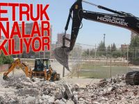 Midyat'ta Metruk Binalar Yıkılıyor