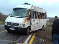 Taziyeye giden minibüs devrildi: 9 yaralı