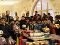 Savur Kaymakamı Koç, 52 Okula Spor Malzemesi Dağıttı