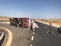 İdil'de saman yüklü kamyonet devrildi: Bir yaralı