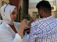 Yeşilli’de Belediye Önünde Kurulan çadırda aşılama çalışmaları devam ediyor