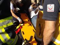 Virajı Alamanyan Kamyon Devrildi: Bir kişi yaralandı