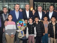 Bakan Yusuf Tekin Midyat Altunkaya İlçe Halk Kütüphanesini Ziyaret Etti.