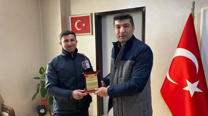 bashekim-tarafindan-guvenlik-personellerine-plaket-takdim-edildi-1.jpeg
