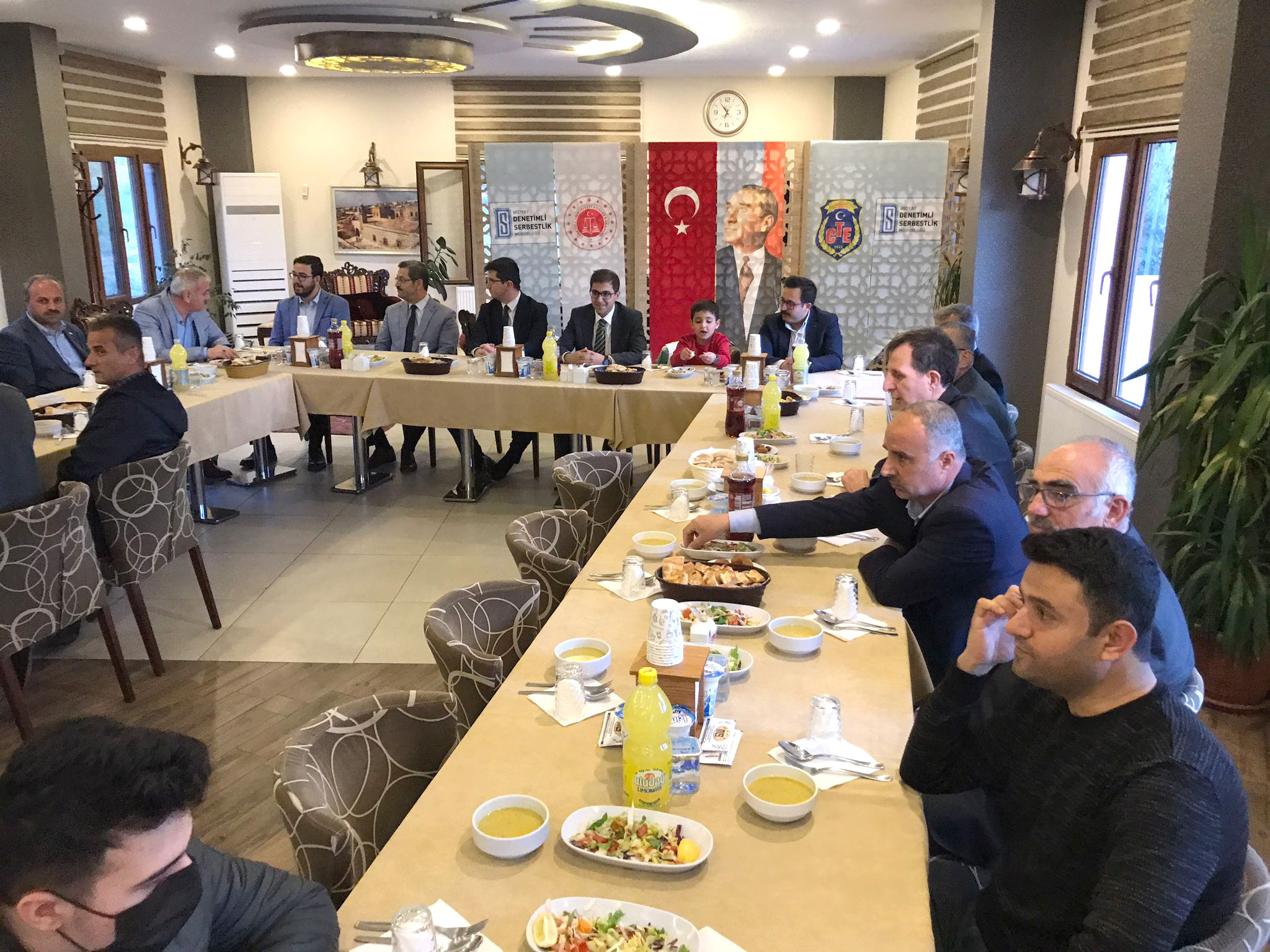 bassavci-olgun-denetimli-serbestlik-ve-hukumlulerle-birlikte-orucunu-acti-4.jpeg