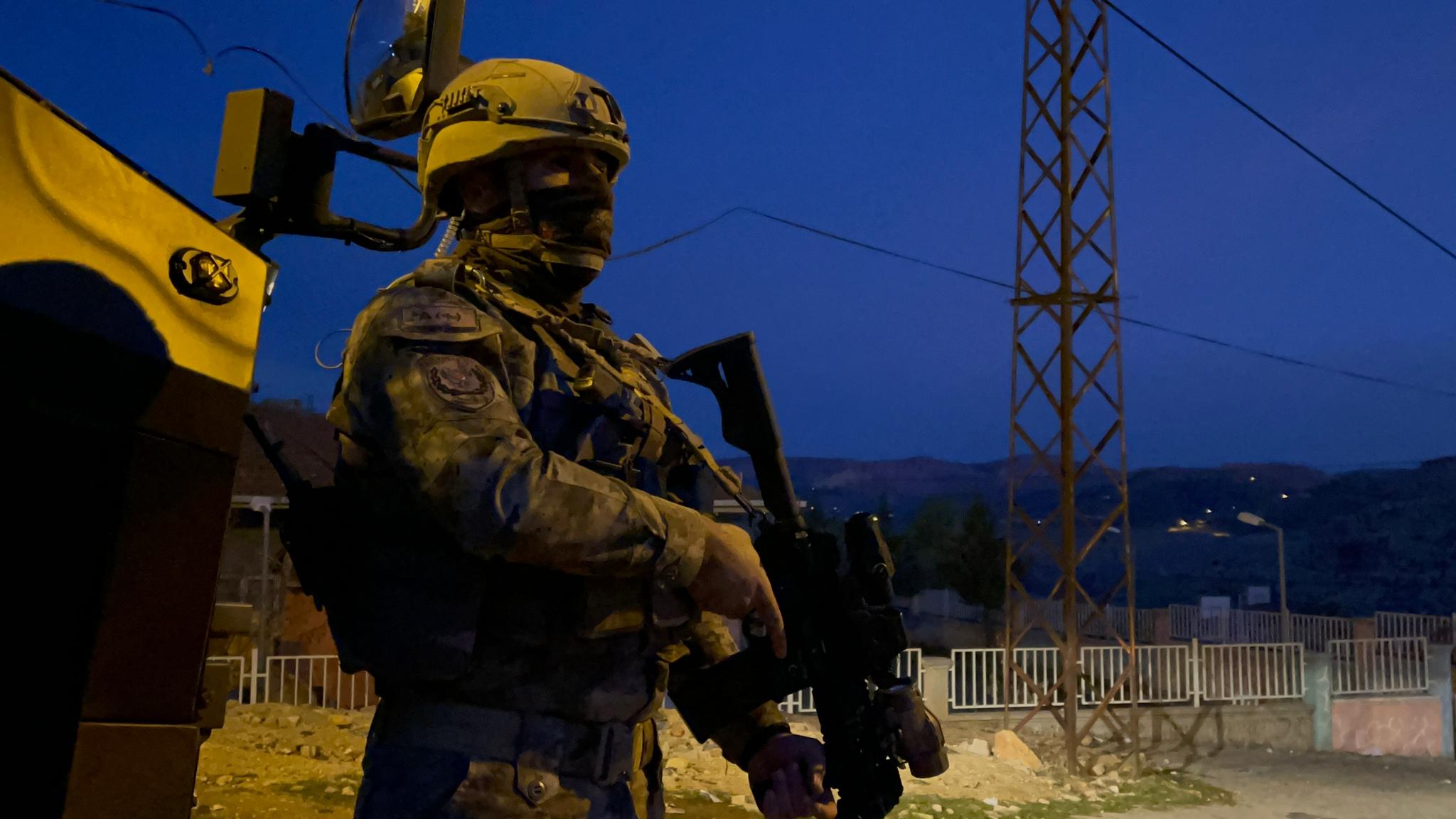 mardinde-750-polisle-birlikte-duzenlenen-operasyonda-uyusturucu-tacirlerine-agir-bir-darbe-vuruldu-1.jpg