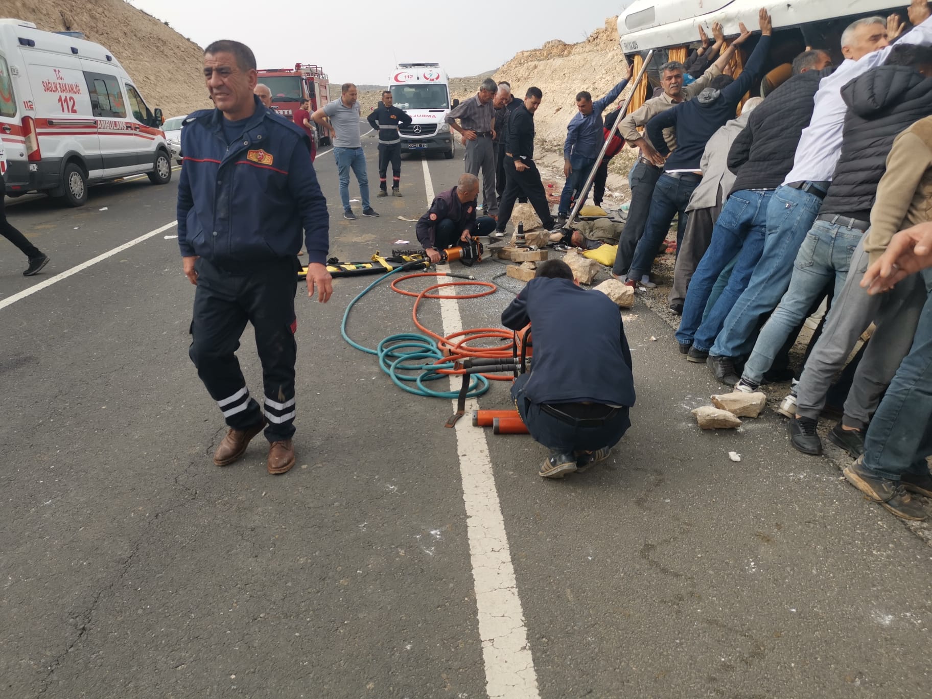 midyat-ta-feci-trafik-kazasi-3-olu-4-yarali-1.jpg