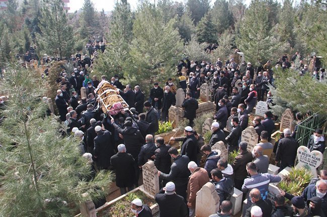 molla-zubeyir-arnasi-ebediyete-ugurlandi-(11).jpg