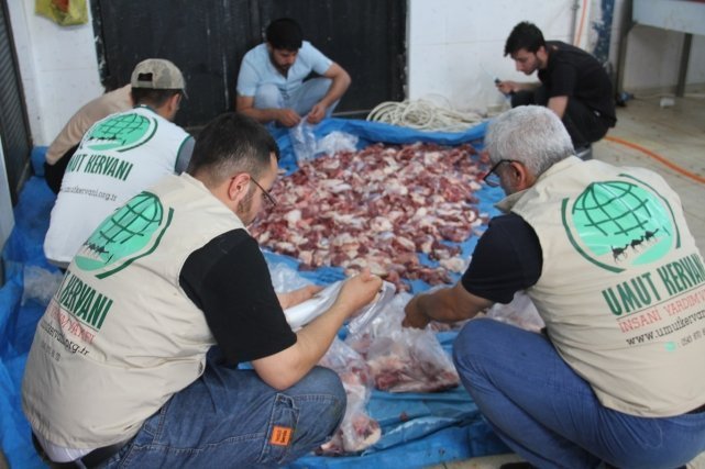 umut-kervani-midyatta-yuzlerce-yetim-ve-muhtac-aileye-kurban-eti-ulastirdi-2.jpg